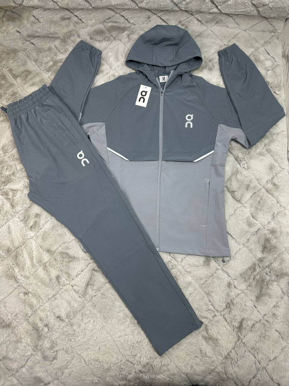 On Cloud Running Core Hooded Tracksuit in Gray Color Men's Reps Sale UK Best Quality AAA Quality Replica