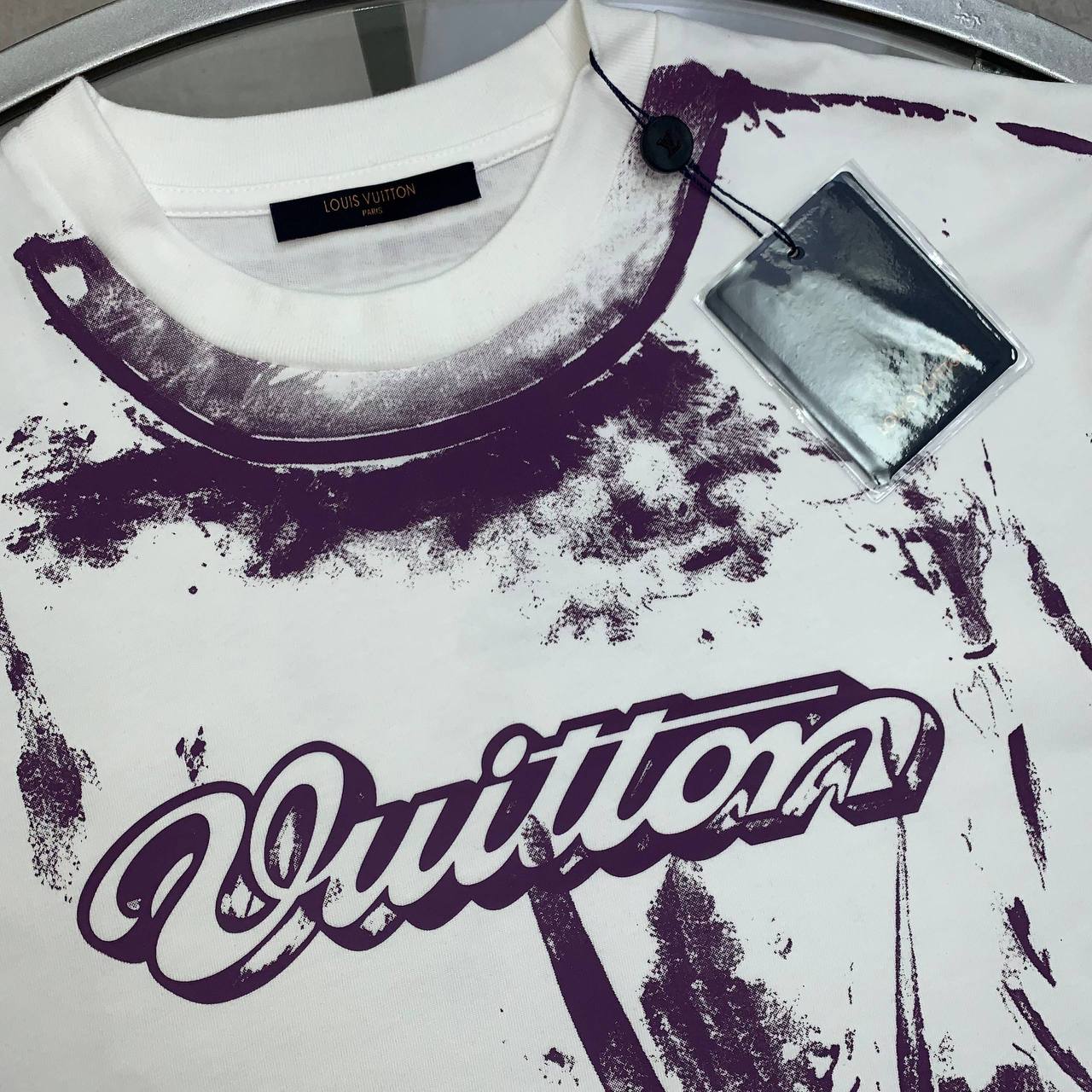 Louis Vuitton Overprinted Vuitton Short Sleeve Men's Women's T-Shirts in 2 Colors Reps Sale UK Best Quality AAA Replica