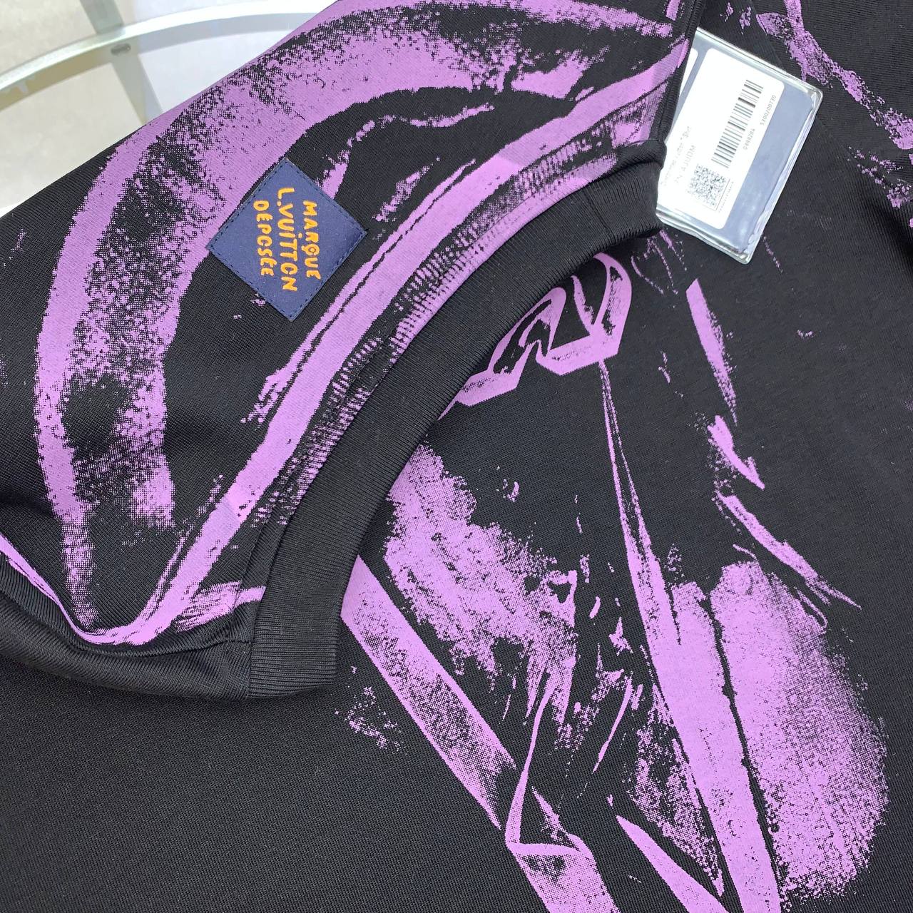 Louis Vuitton Overprinted Vuitton Short Sleeve Men's Women's T-Shirts in 2 Colors Reps Sale UK Best Quality AAA Replica