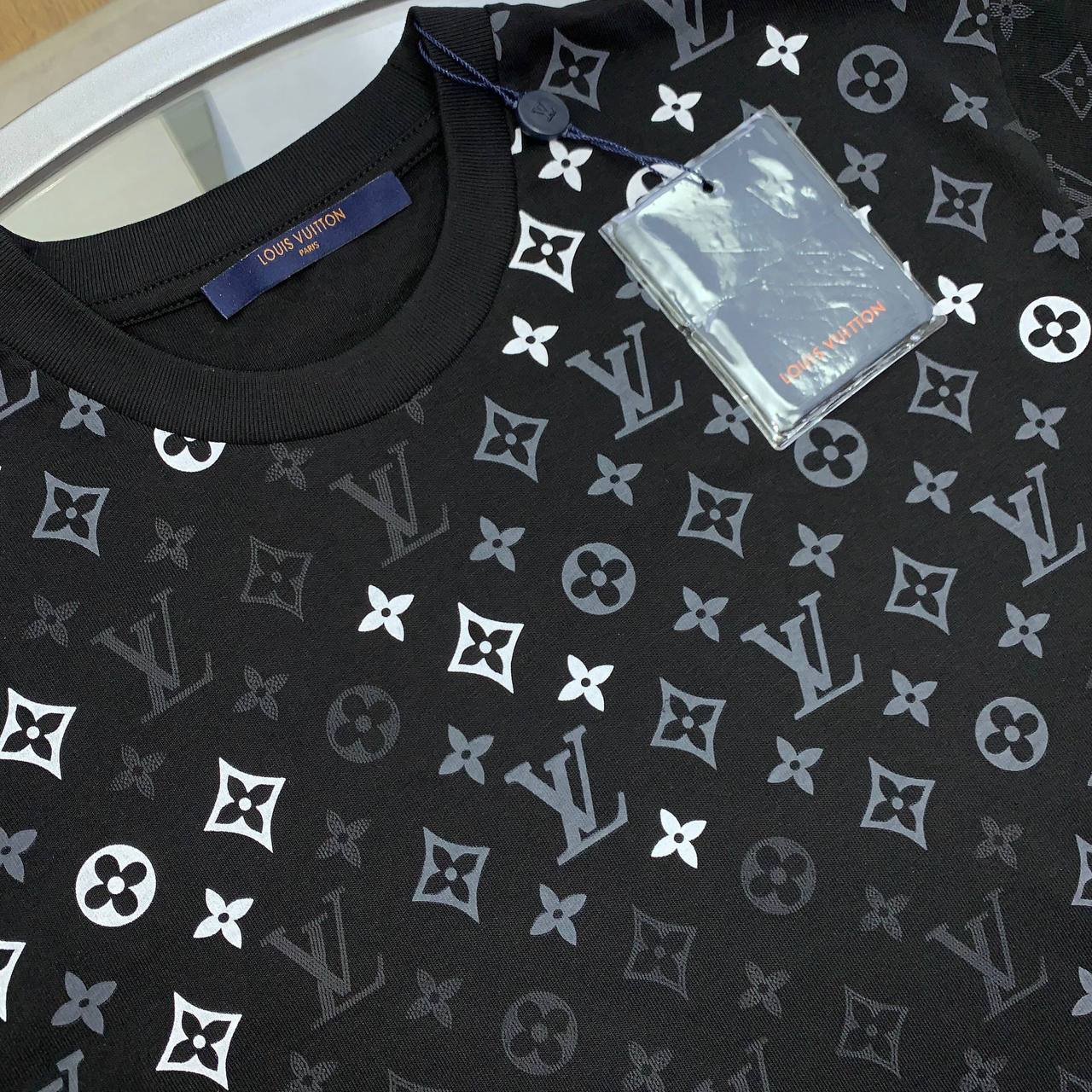 Louis Vuitton Allover Monogram Printed Short Sleeve Men's Women's T-Shirts in Different Colors Reps Sale UK Best Quality AAA Replica