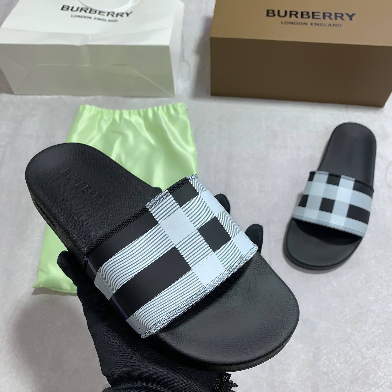 Burberry Furley Check Sliders Men's in Black Reps Sale UK Best Quality AAA Replica