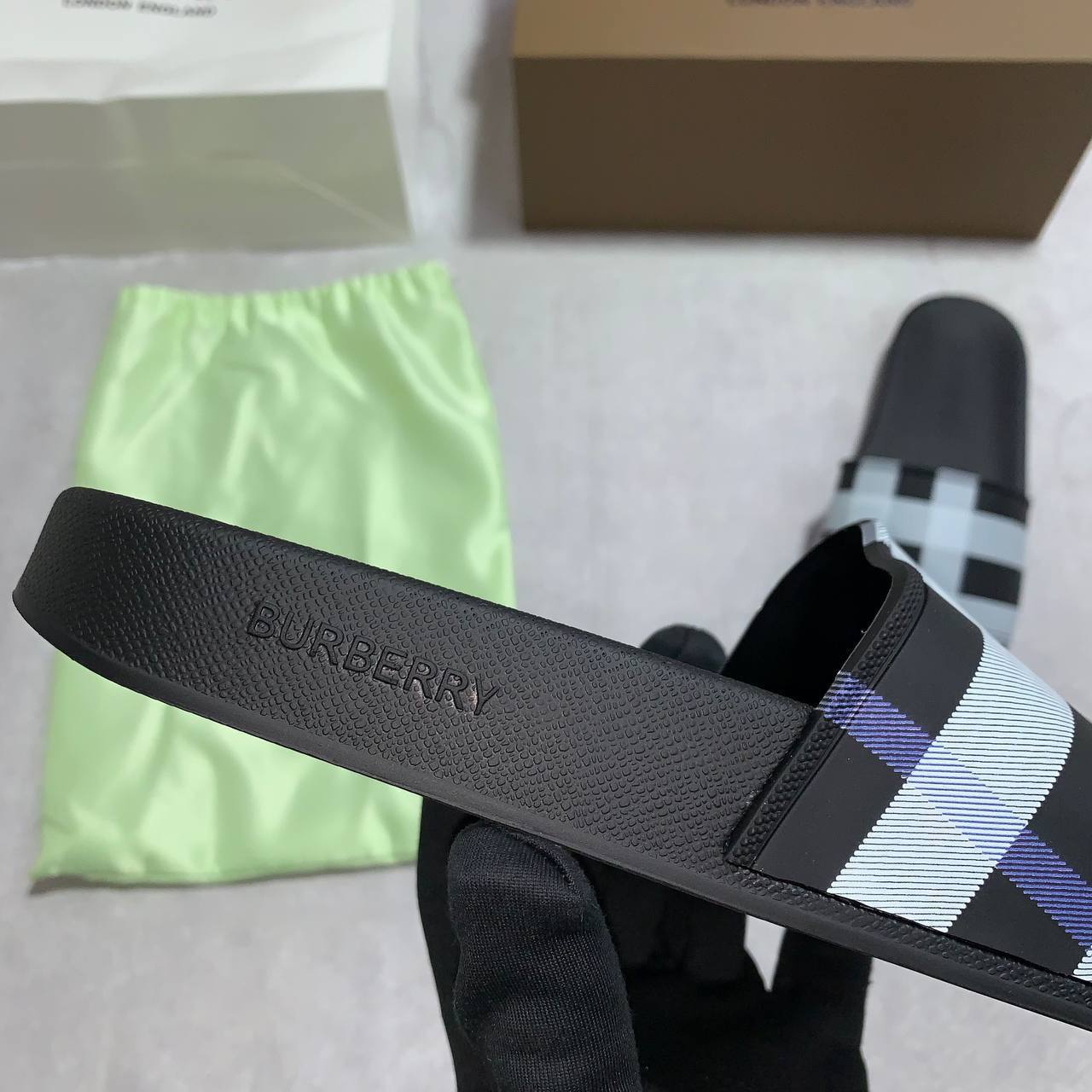 Burberry Furley Check Sliders Men's in Black Reps Sale UK Best Quality AAA Replica