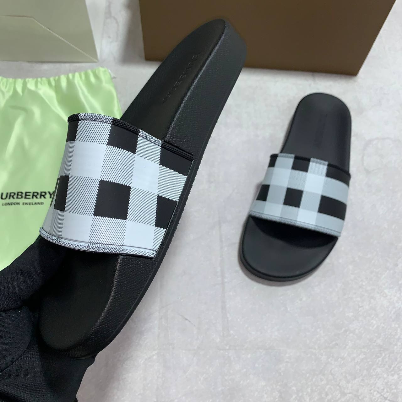 Burberry Furley Check Sliders Men's in Black Reps Sale UK Best Quality AAA Replica