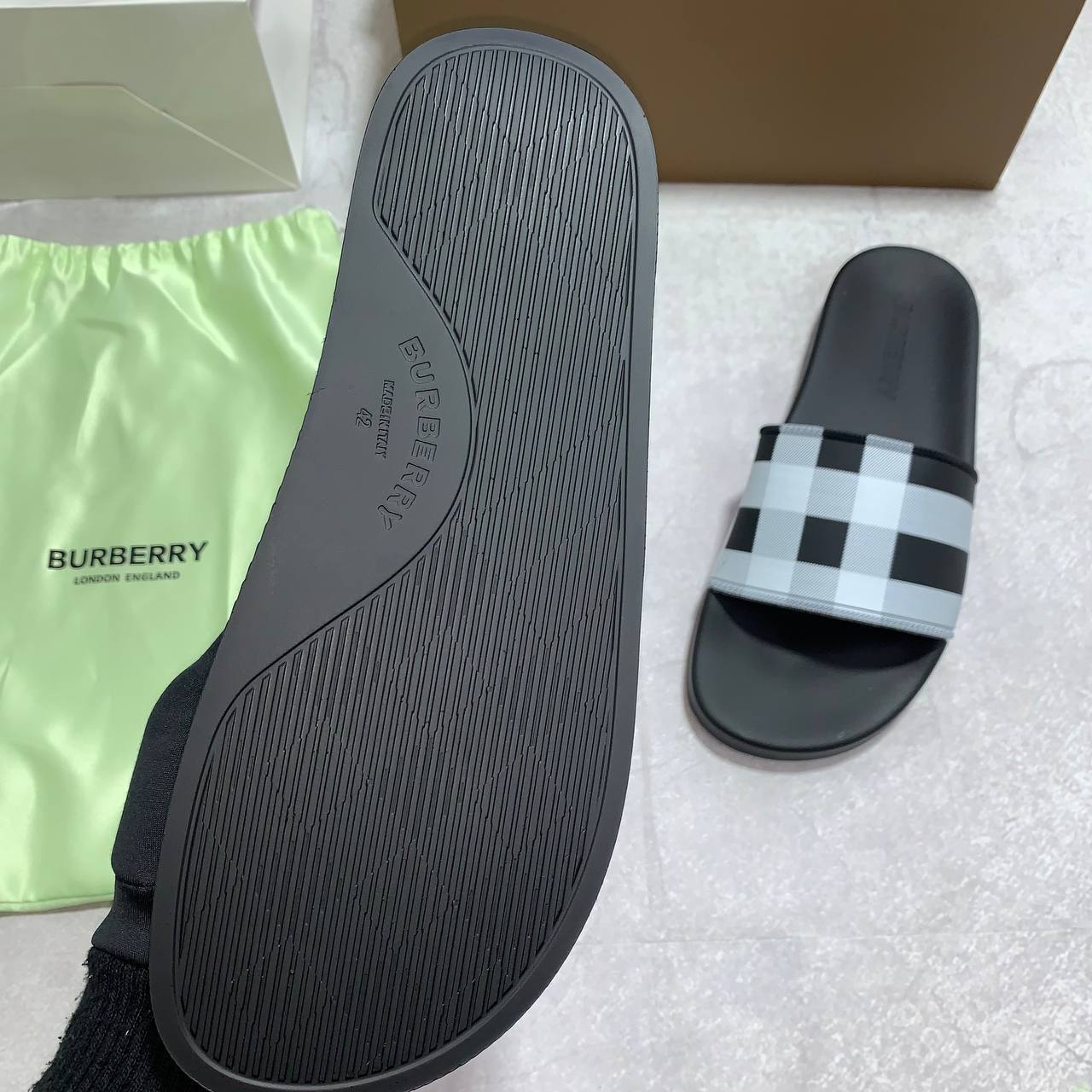 Burberry Furley Check Sliders Men's in Black Reps Sale UK Best Quality AAA Replica