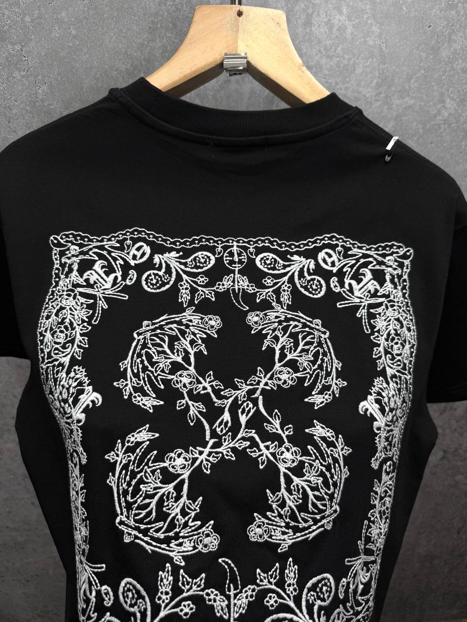 Off-White Tattoo Bandana Arrow Skate Men's Women's T-Shirts in Different Colors Reps Sale UK Best Quality AAA Replica