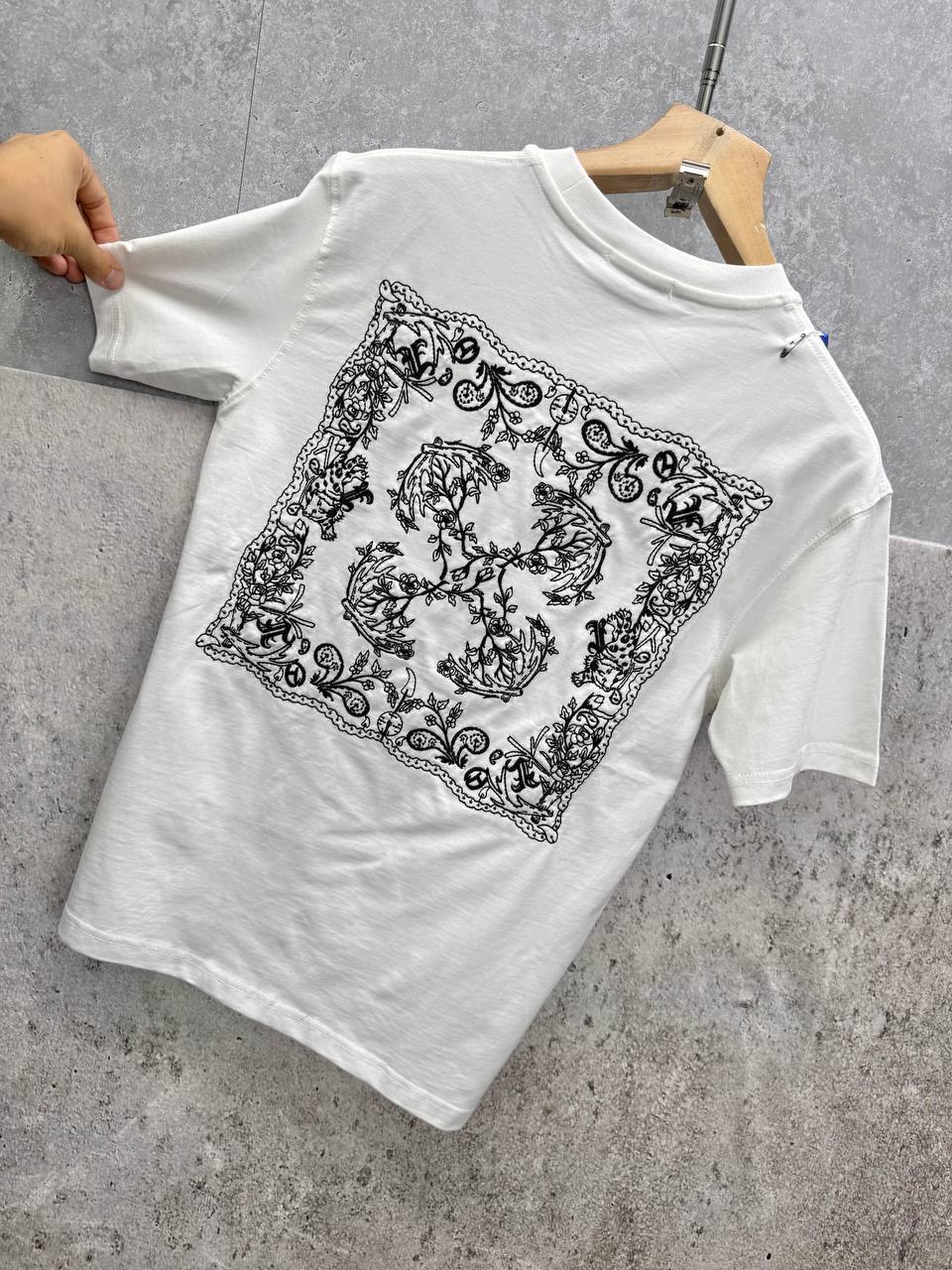 Off-White Tattoo Bandana Arrow Skate Men's Women's T-Shirts in Different Colors Reps Sale UK Best Quality AAA Replica
