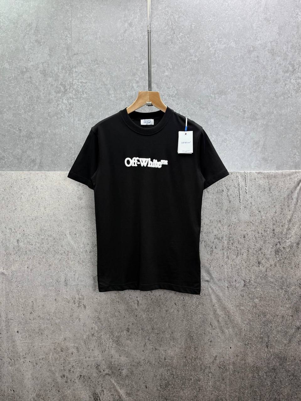 Off-White Spray Arrow Logo Men's Women's T-Shirts in 2 Colors Reps Sale UK Best Quality AAA Replica