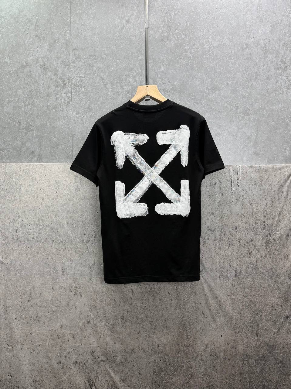 Off-White Spray Arrow Logo Men's Women's T-Shirts in 2 Colors Reps Sale UK Best Quality AAA Replica
