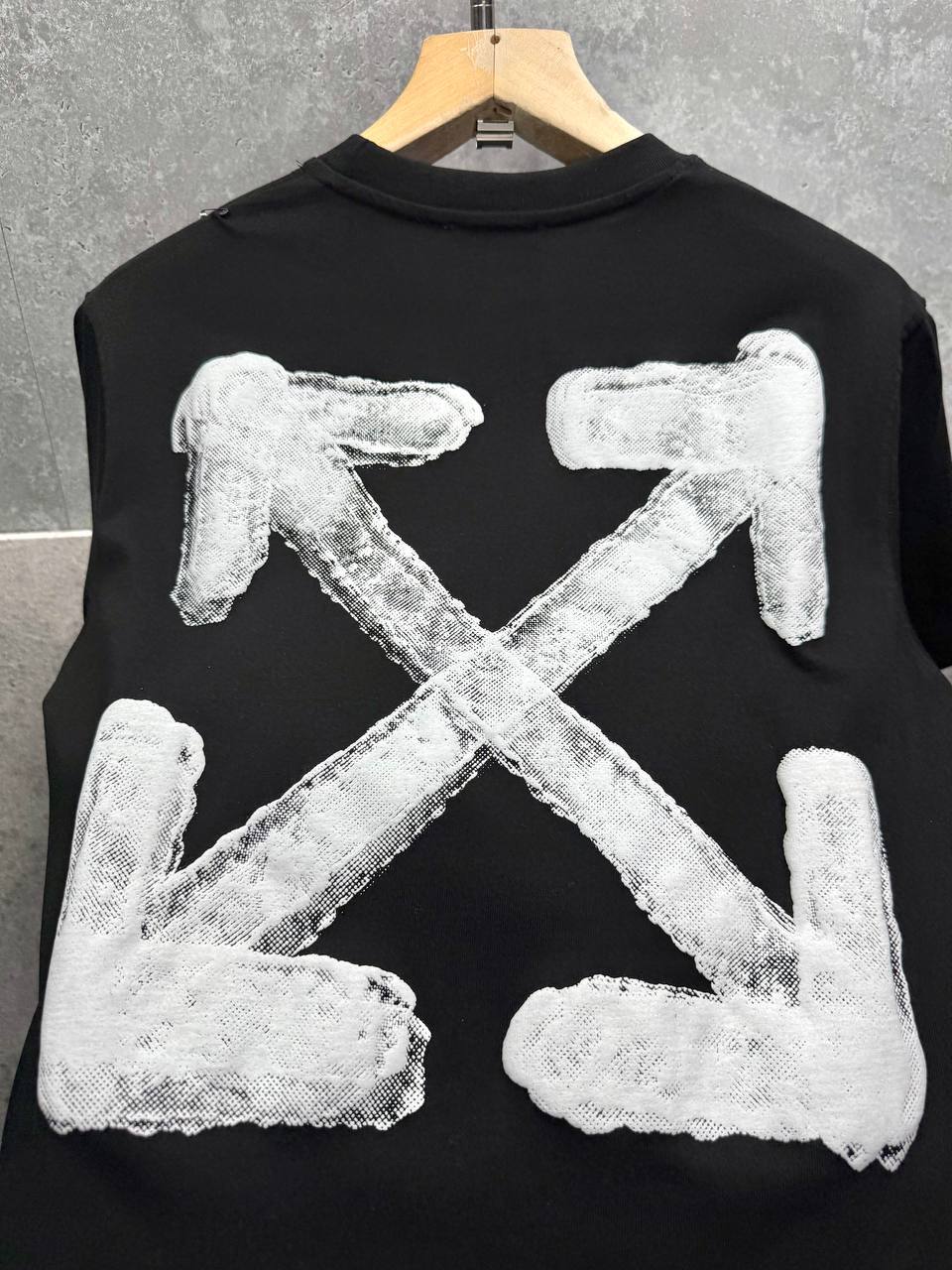 Off-White Spray Arrow Logo Men's Women's T-Shirts in 2 Colors Reps Sale UK Best Quality AAA Replica