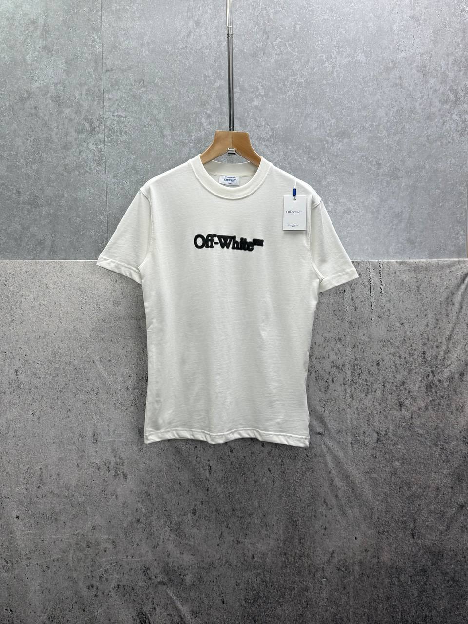 Off-White Spray Arrow Logo Men's Women's T-Shirts in 2 Colors Reps Sale UK Best Quality AAA Replica