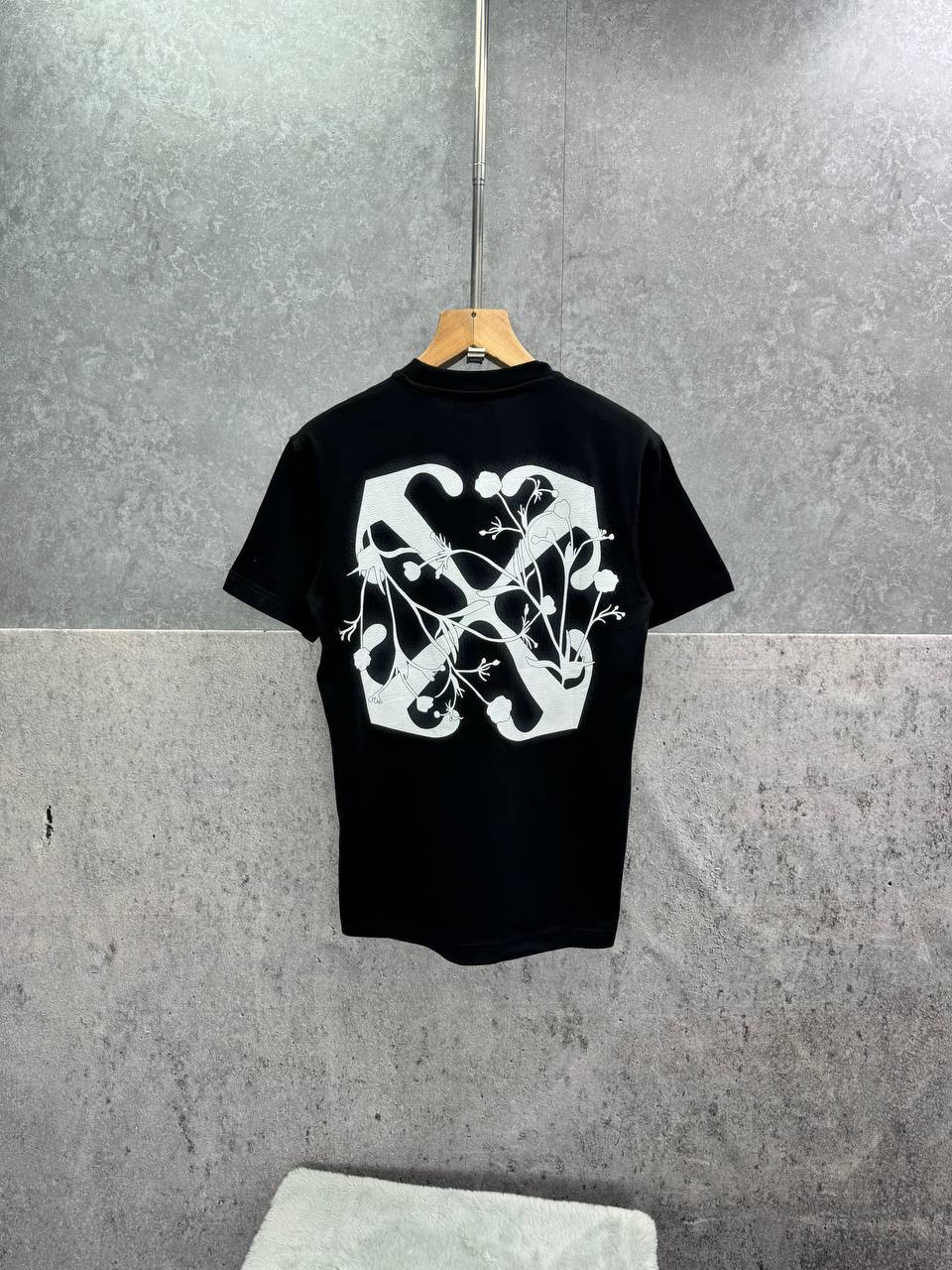 Off-White Flower Arrow Skate Men's Women's T-Shirts in 2 Colors Reps Sale UK Best Quality AAA Replica