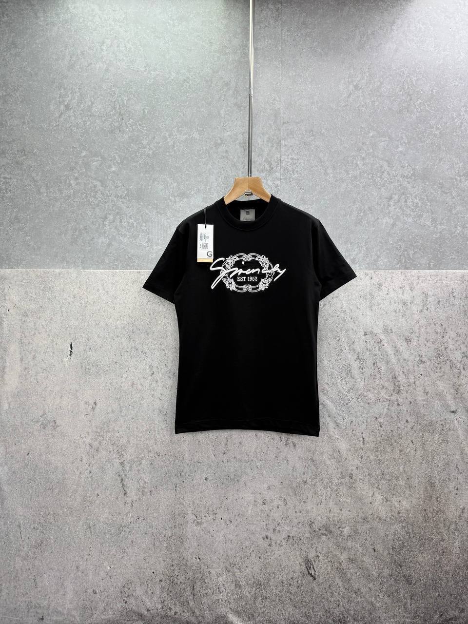 Givenchy Medallion Logo Cotton Men's Women's T-Shirts in 2 Colors Reps Sale UK Best Quality AAA Replica