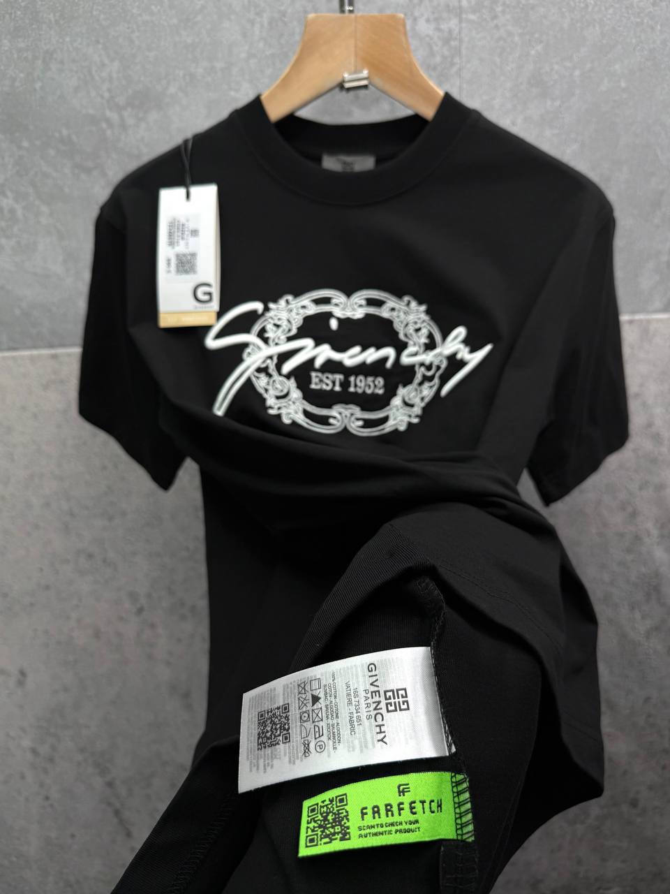 Givenchy Medallion Logo Cotton Men's Women's T-Shirts in 2 Colors Reps Sale UK Best Quality AAA Replica