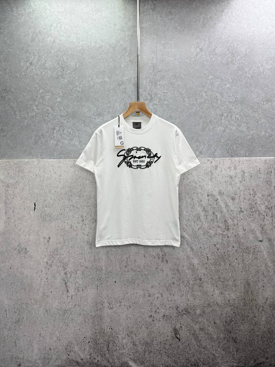 Givenchy Medallion Logo Cotton Men's Women's T-Shirts in 2 Colors Reps Sale UK Best Quality AAA Replica