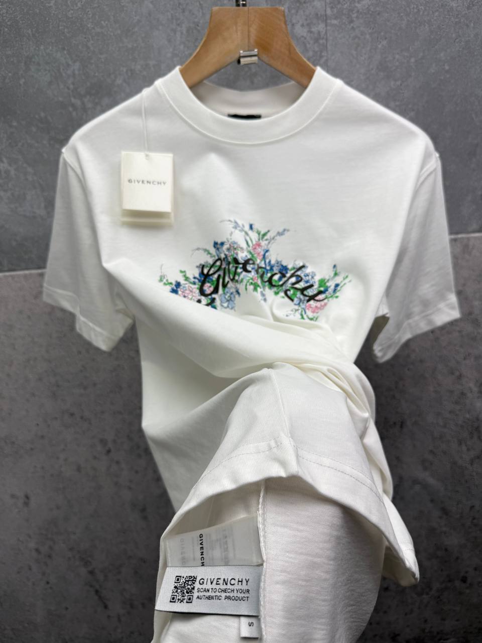 Givenchy Floral Print Men's Women's T-Shirts in 2 Colors Reps Sale UK Best Quality AAA Replica