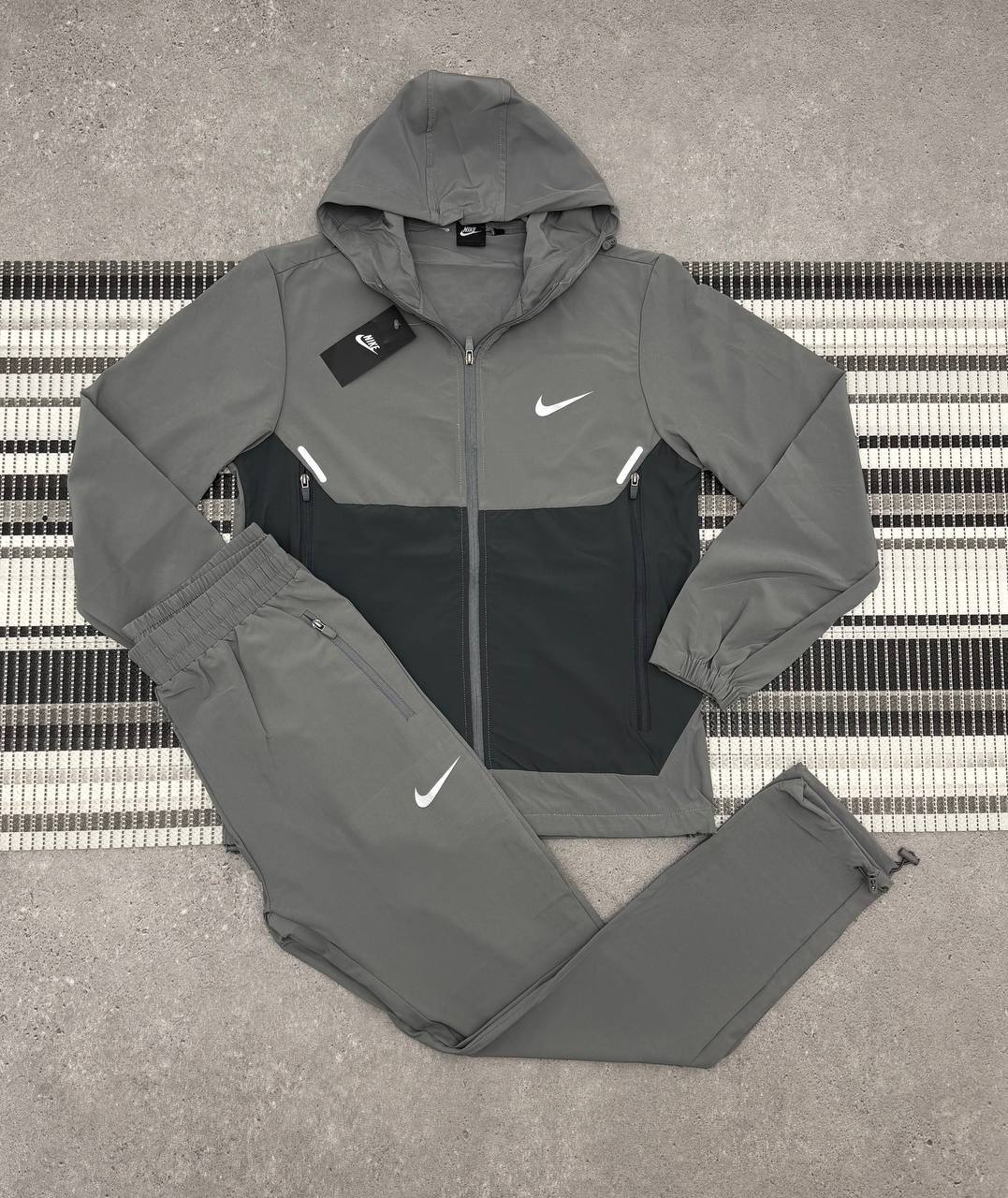 Nike UV Windrunner Tracksuit Men's in Different Colors Reps Sale UK Best Quality AAA Replica
