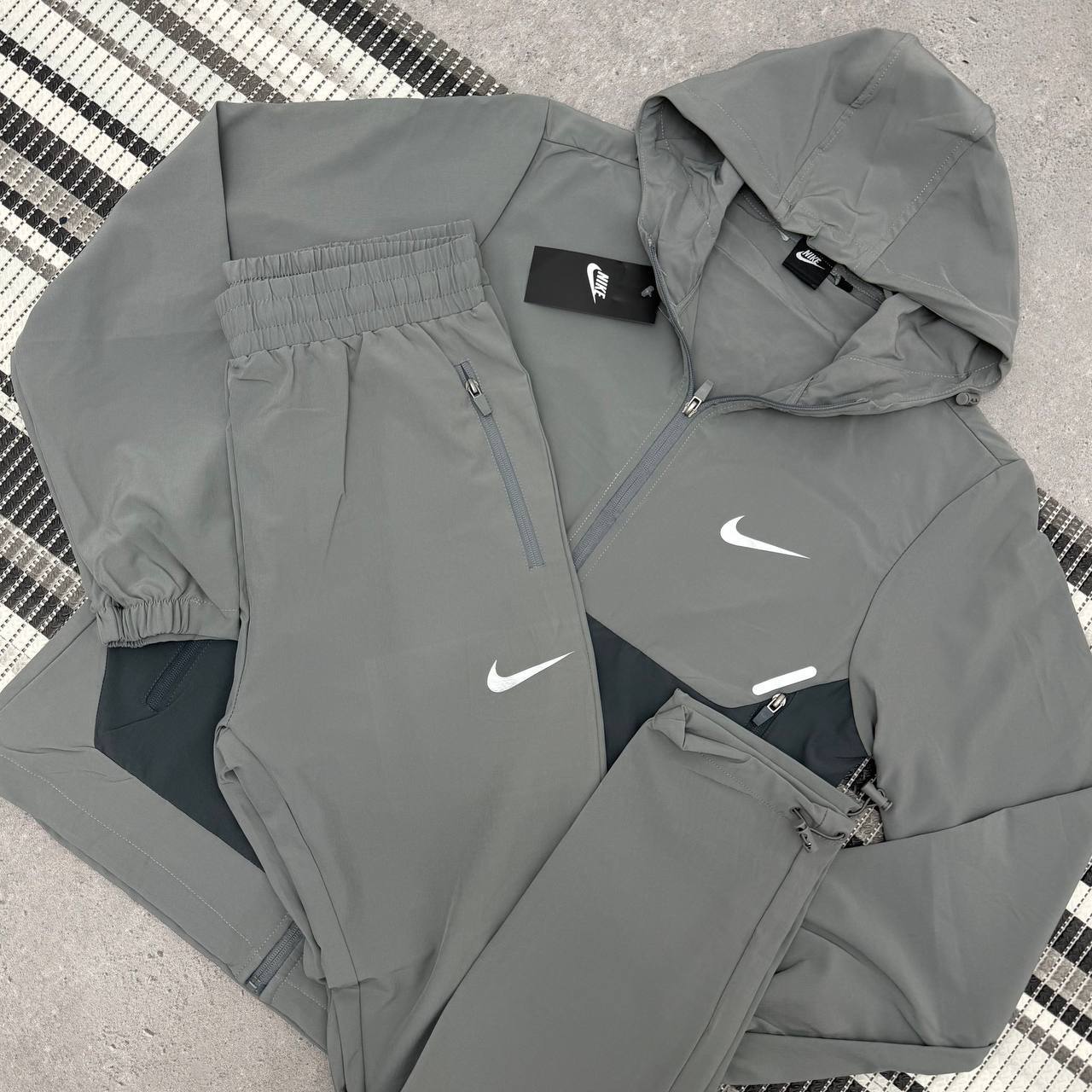 Nike UV Windrunner Tracksuit Men's in Different Colors Reps Sale UK Best Quality AAA Replica