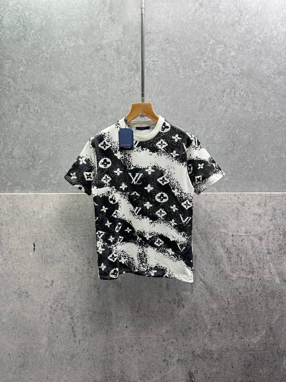 Louis Vuitton Monogram Bandana Printed Cotton T-Shirts Men's Women's in 2 Colors Reps Sale UK Best Quality AAA Replica