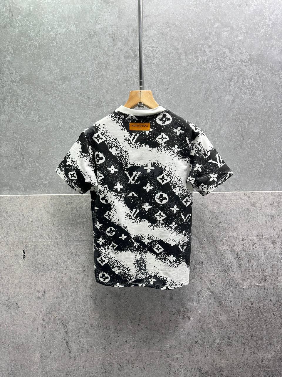 Louis Vuitton Monogram Bandana Printed Cotton T-Shirts Men's Women's in 2 Colors Reps Sale UK Best Quality AAA Replica