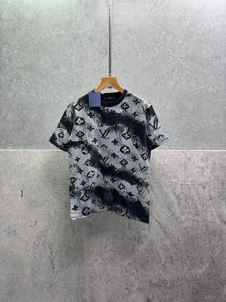 Louis Vuitton Monogram Bandana Printed Cotton T-Shirts Men's Women's in 2 Colors Reps Sale UK Best Quality AAA Replica