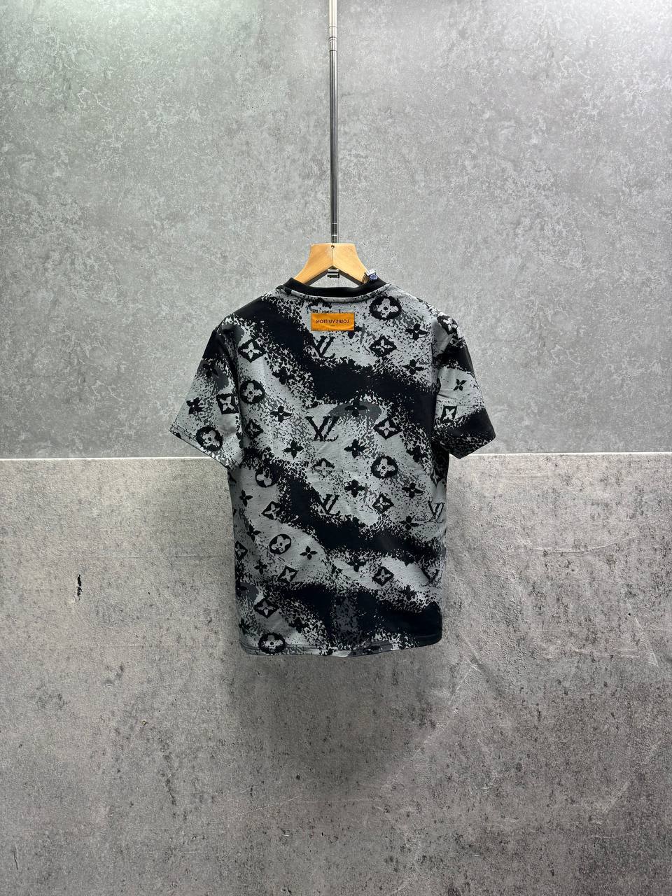 Louis Vuitton Monogram Bandana Printed Cotton T-Shirts Men's Women's in 2 Colors Reps Sale UK Best Quality AAA Replica