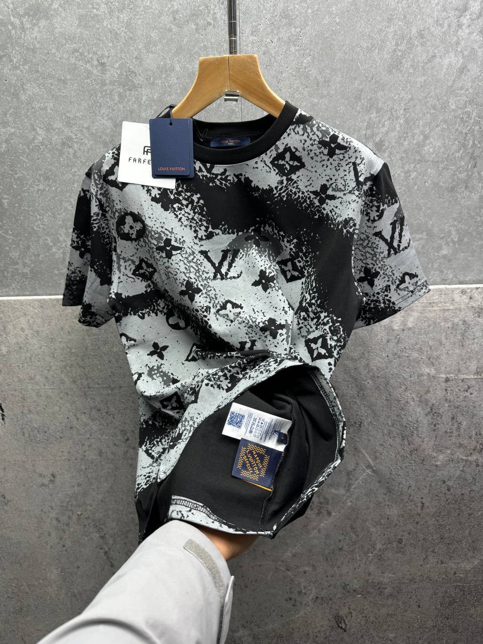 Louis Vuitton Monogram Bandana Printed Cotton T-Shirts Men's Women's in 2 Colors Reps Sale UK Best Quality AAA Replica