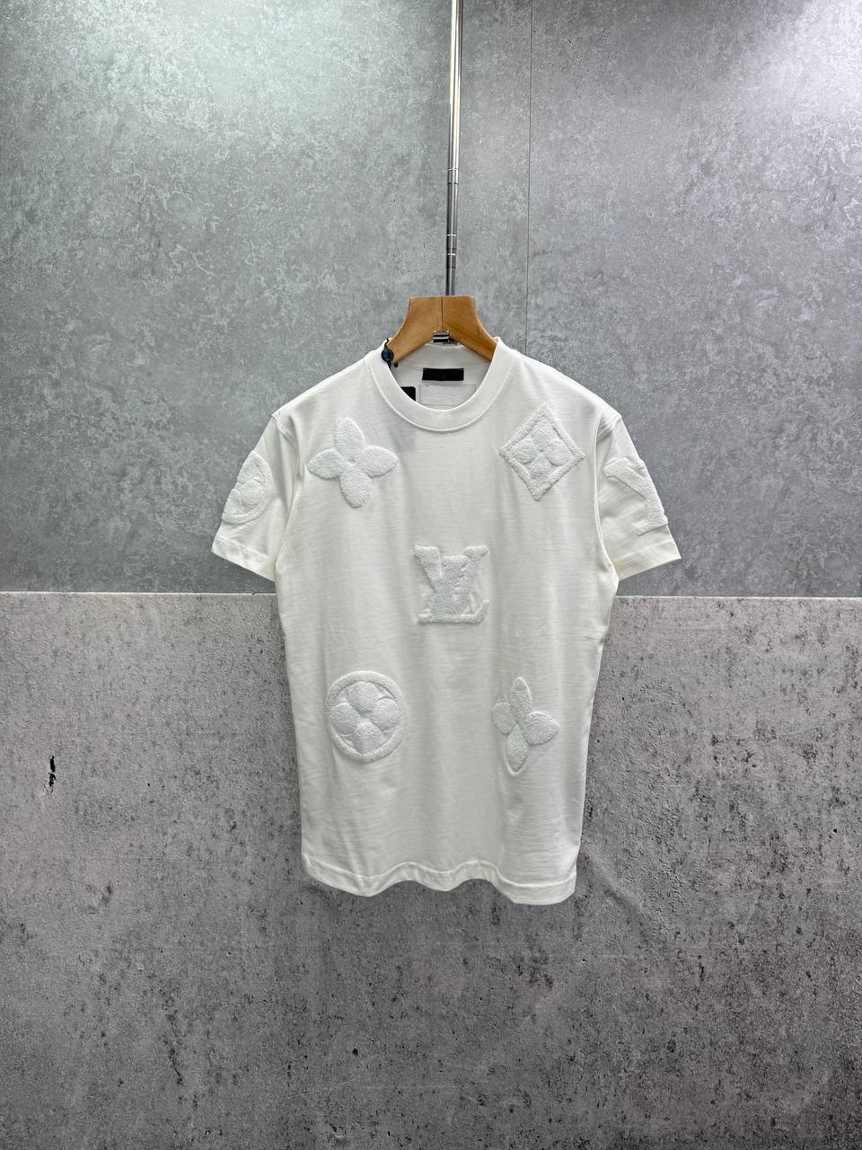 Louis Vuitton LV Patterned Monogram T-Shirts Men's Women's in 2 Colors Reps Sale UK Best Quality AAA Replica
