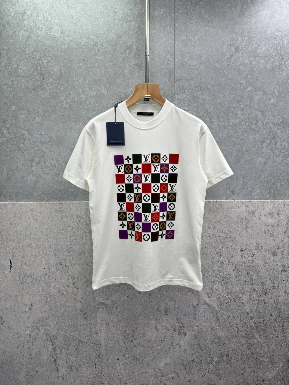 Louis Vuitton Multicolor Logo T-Shirts Men's Women's in 2 Colors Reps Sale UK Best Quality AAA Replica