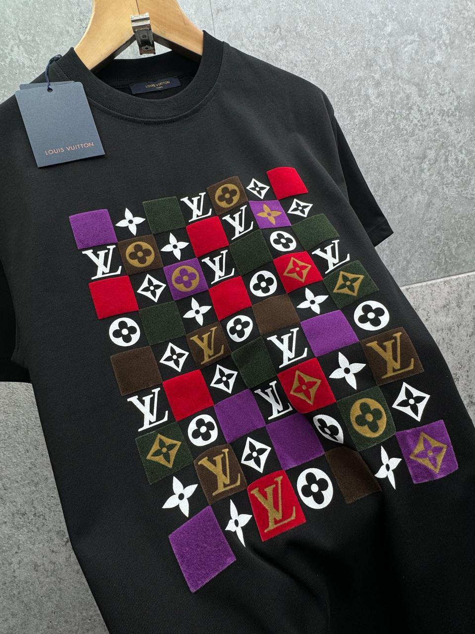 Louis Vuitton Multicolor Logo T-Shirts Men's Women's in 2 Colors Reps Sale UK Best Quality AAA Replica