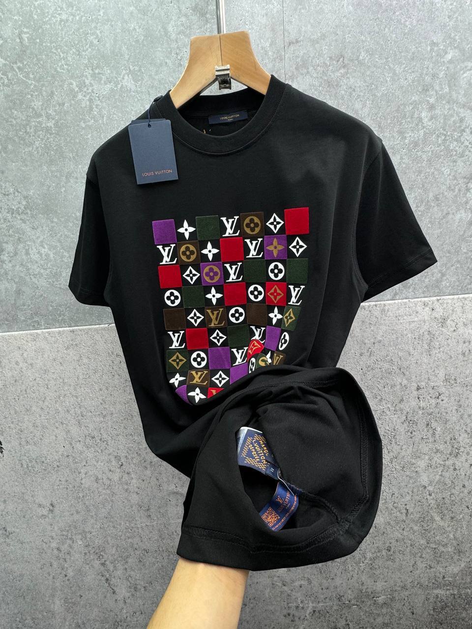 Louis Vuitton Multicolor Logo T-Shirts Men's Women's in 2 Colors Reps Sale UK Best Quality AAA Replica