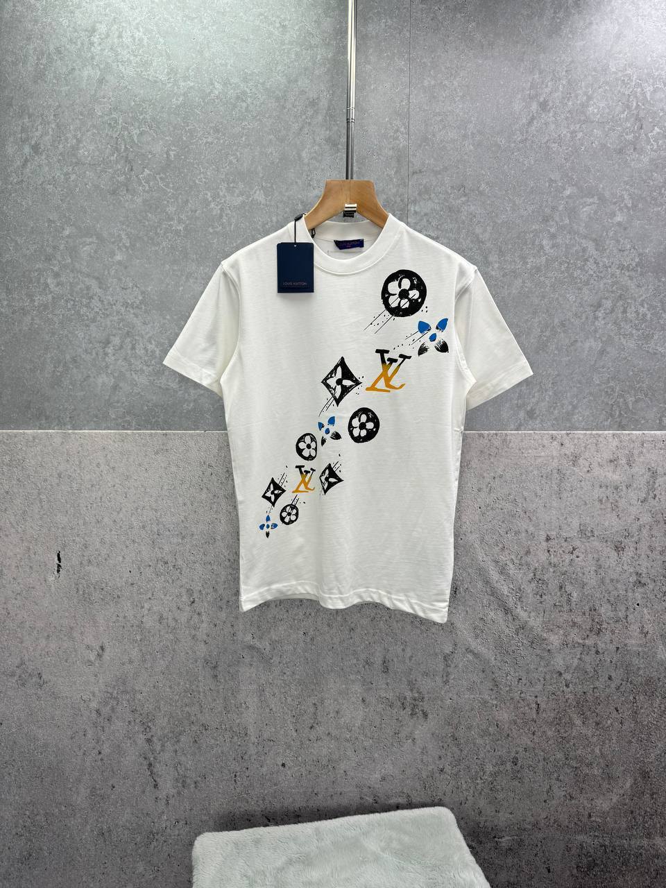 Louis Vuitton Brushed Signature Monogram T-Shirts Men's Women's in 2 Colors Reps Sale UK Best Quality AAA Replica