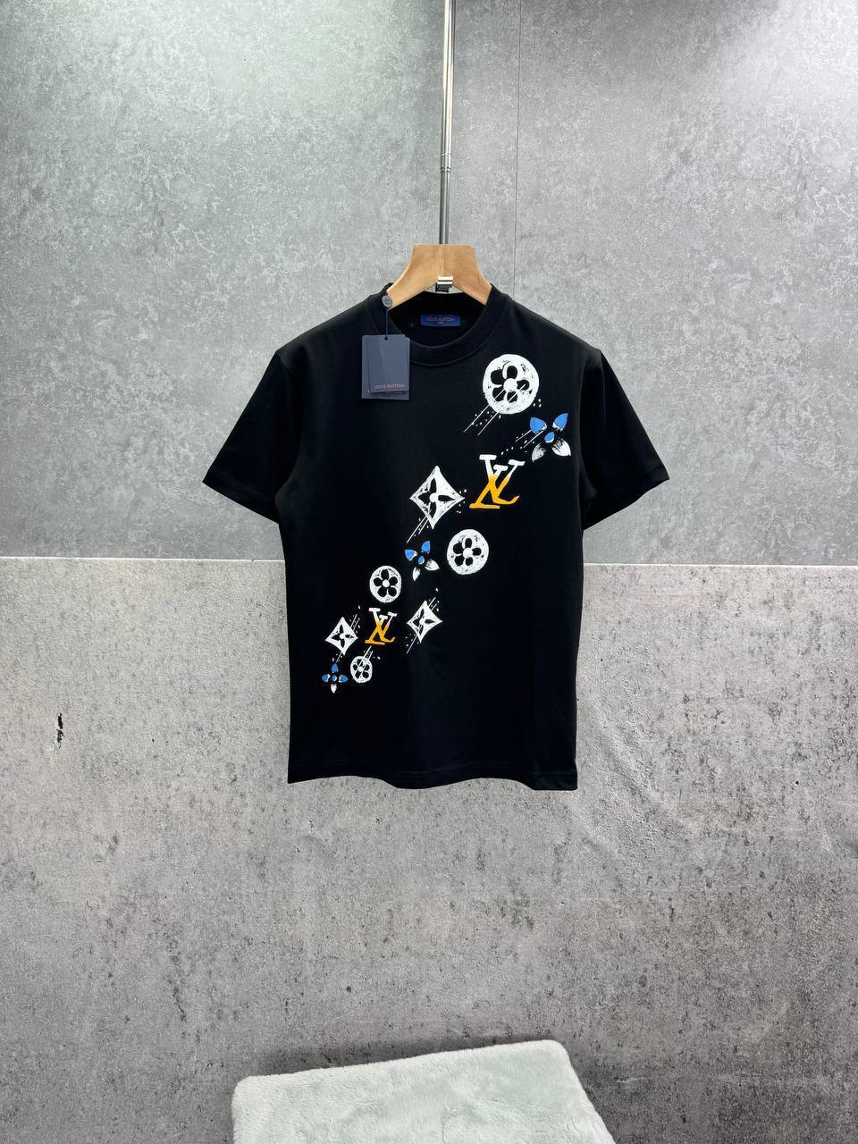 Louis Vuitton Brushed Signature Monogram T-Shirts Men's Women's in 2 Colors Reps Sale UK Best Quality AAA Replica