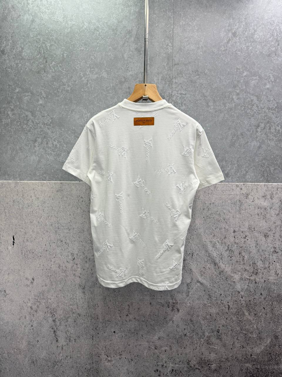 Louis Vuitton Essential Script Logo T-Shirts Men's Women's in 2 Colors Reps Sale UK Best Quality AAA Replica