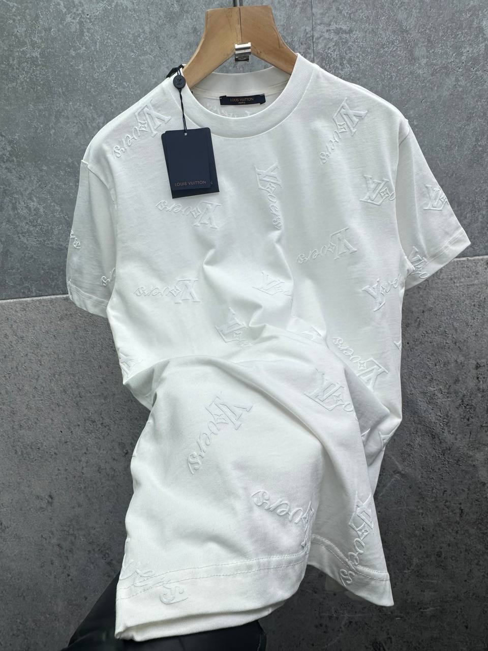Louis Vuitton Essential Script Logo T-Shirts Men's Women's in 2 Colors Reps Sale UK Best Quality AAA Replica