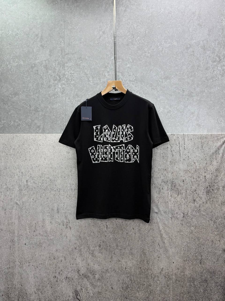 Louis Vuitton Signature Print T-Shirts Men's Women's in Black Color Reps Sale UK Best Quality AAA Replica