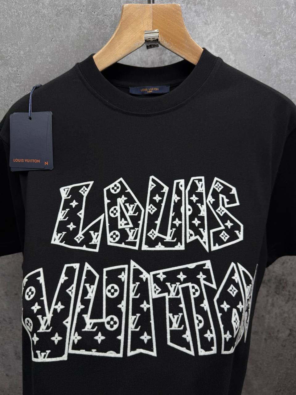 Louis Vuitton Signature Print T-Shirts Men's Women's in Black Color Reps Sale UK Best Quality AAA Replica