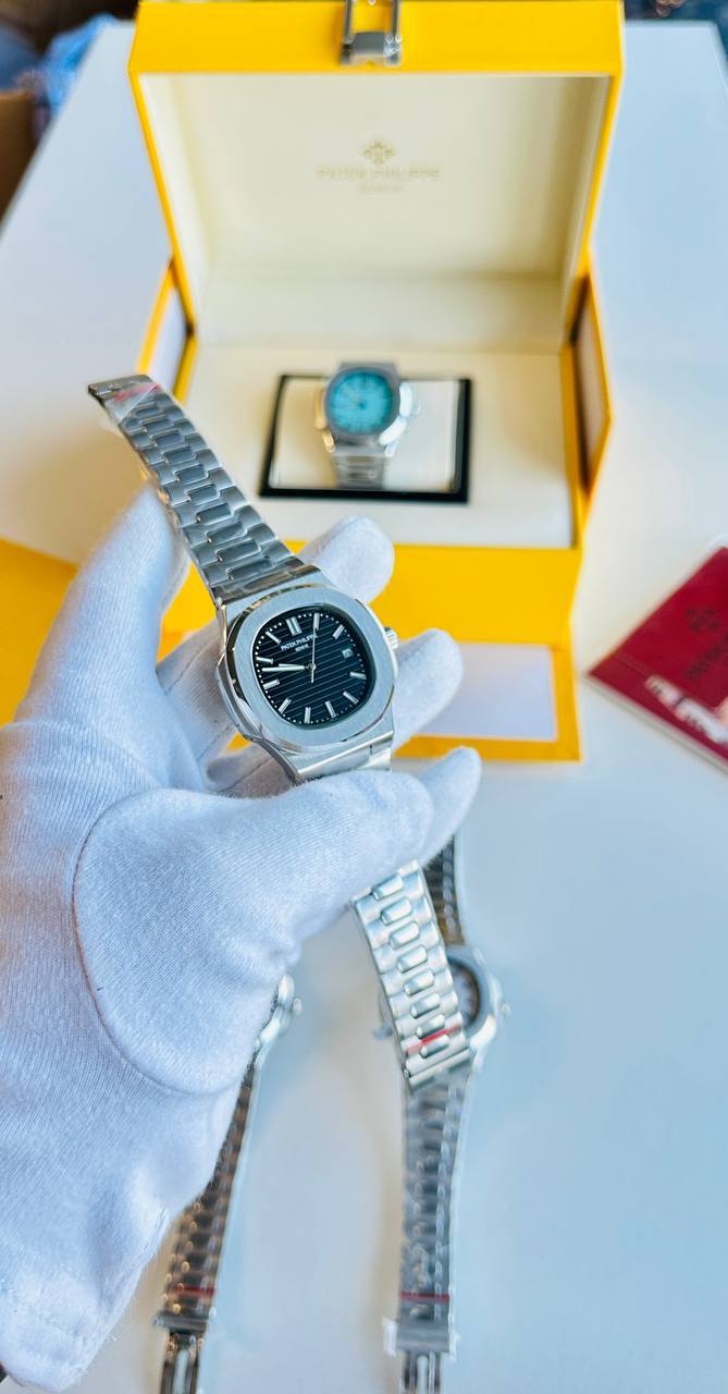 Patek Philippe Nautilus Men's Watch with a Black Dial & Stainless Steel Bracelet Reps UK Best Quality Reps AAA Replica