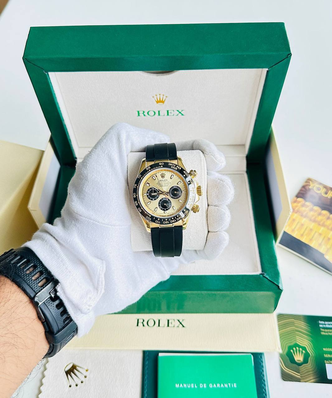 Rolex Cosmograph Daytona Men's Watch in Yellow Gold with a Black Cerachrom Bezel and an Oysterflex Bracelet  UK Best Quality Reps AAA Replica