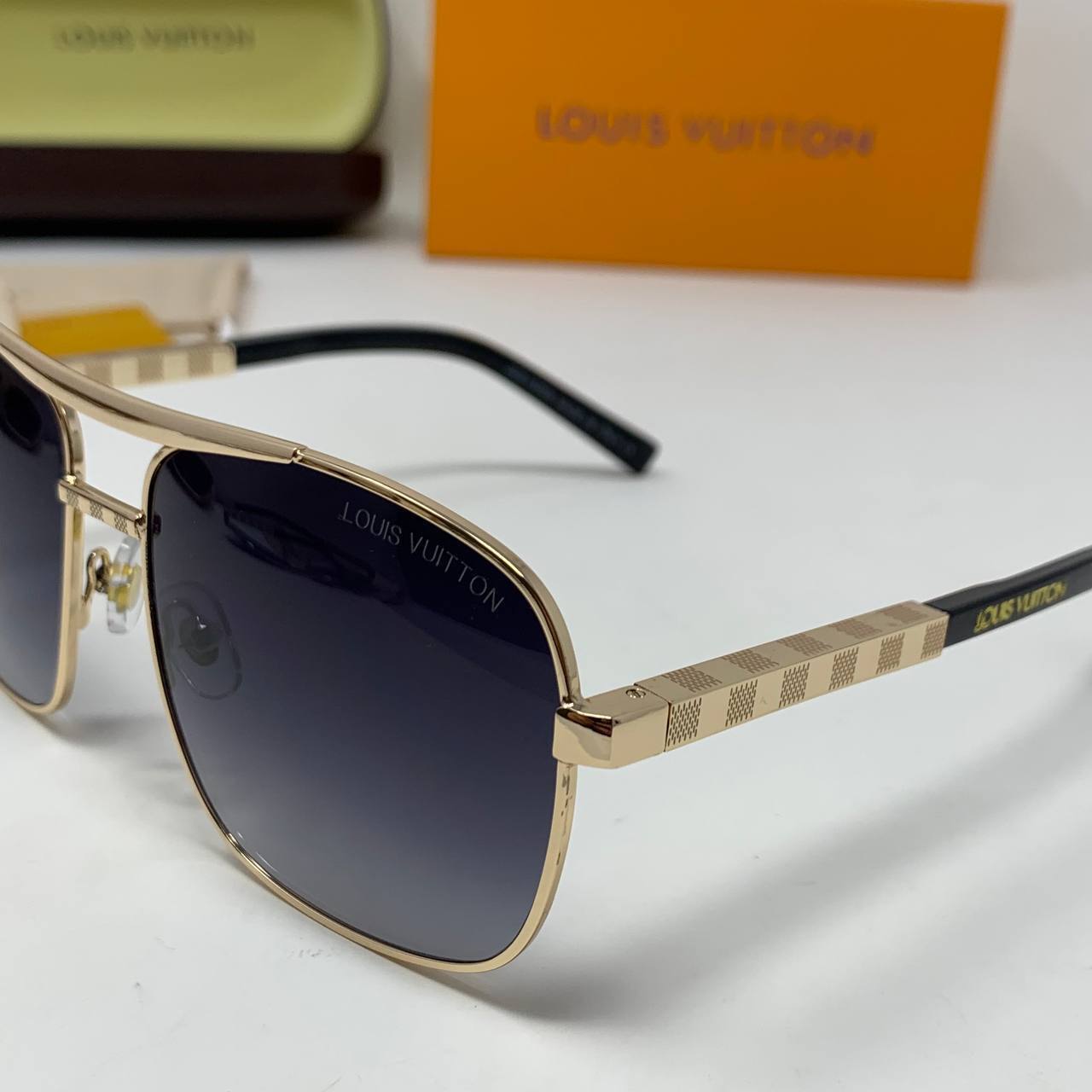 Louis Vuitton Classic Aviator Sunglasses Gold Metal with Gradient Lenses Men's Reps Sale UK Best Quality Sale AAA Replica