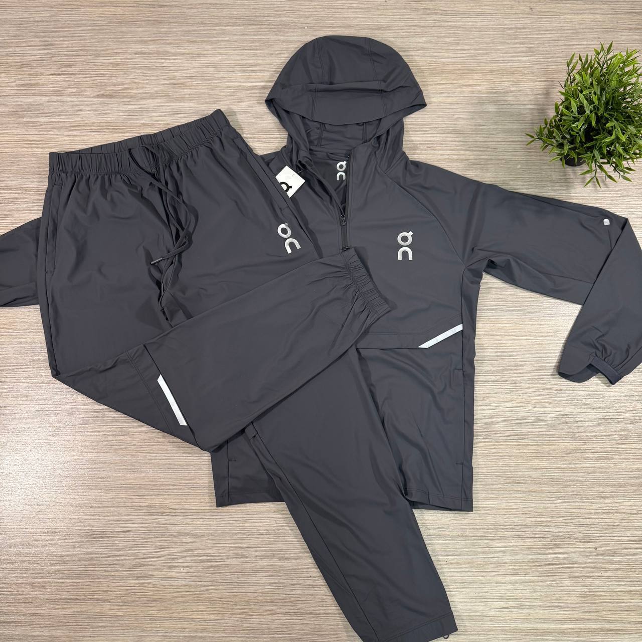 On Cloud Lightweight Running Core Tracksuits in Different Colors Men's Reps Sale UK Best Quality AAA Quality Replica