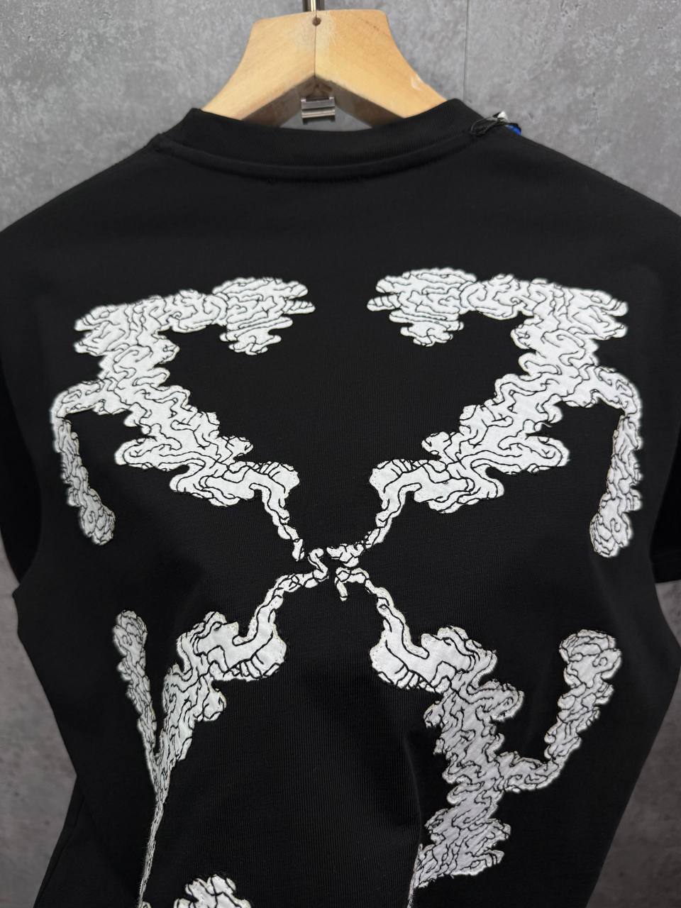 Off-White "Cloudy Arrow" Embroidered Skate T-Shirt in 2 Colors Reps Sale UK Best Quality AAA Replica