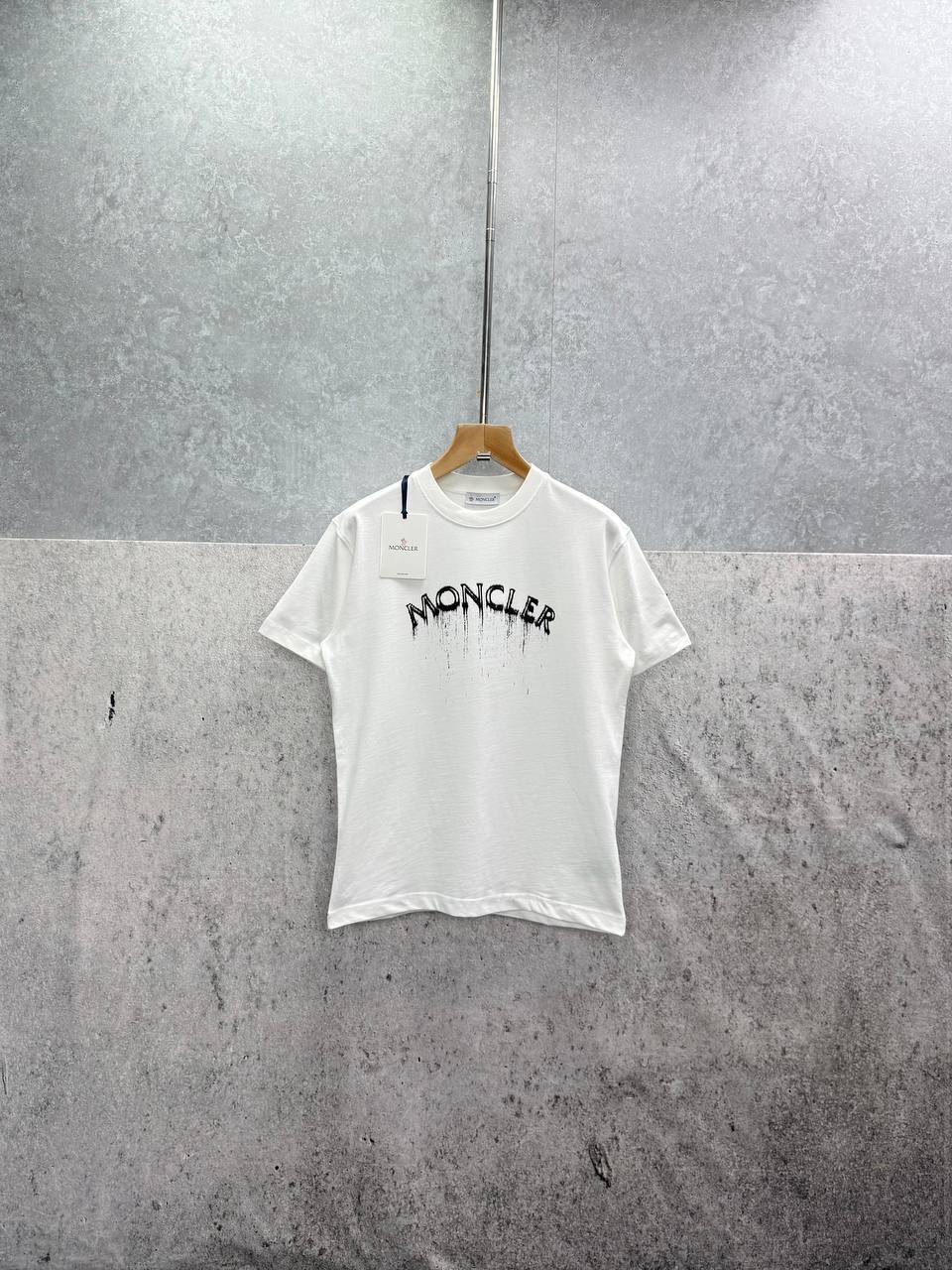 Moncler Spray Arch Logo Men's Women's T-Shirts in 2 Colors Reps UK Best Quality AAA Replica