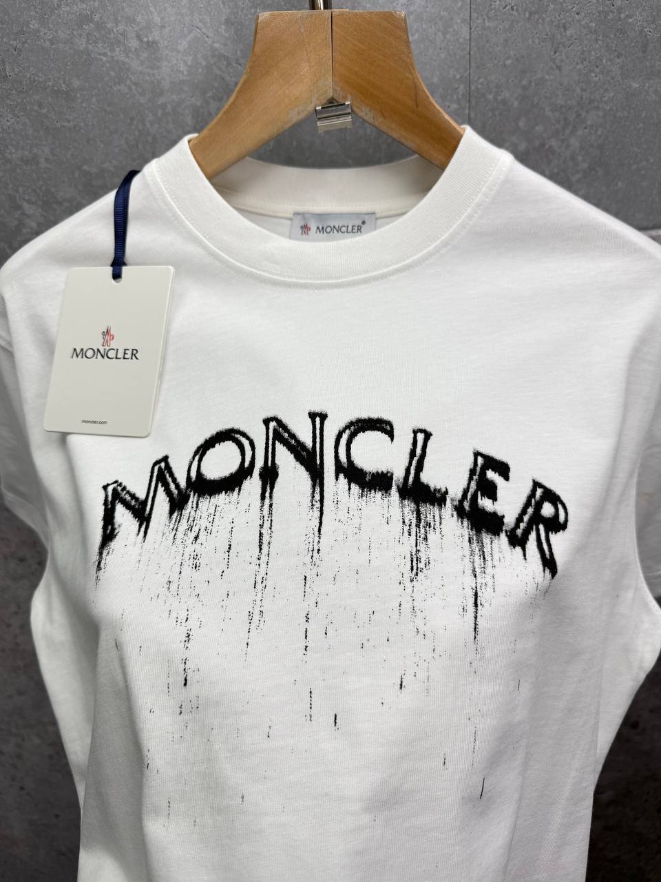 Moncler Spray Arch Logo Men's Women's T-Shirts in 2 Colors Reps UK Best Quality AAA Replica
