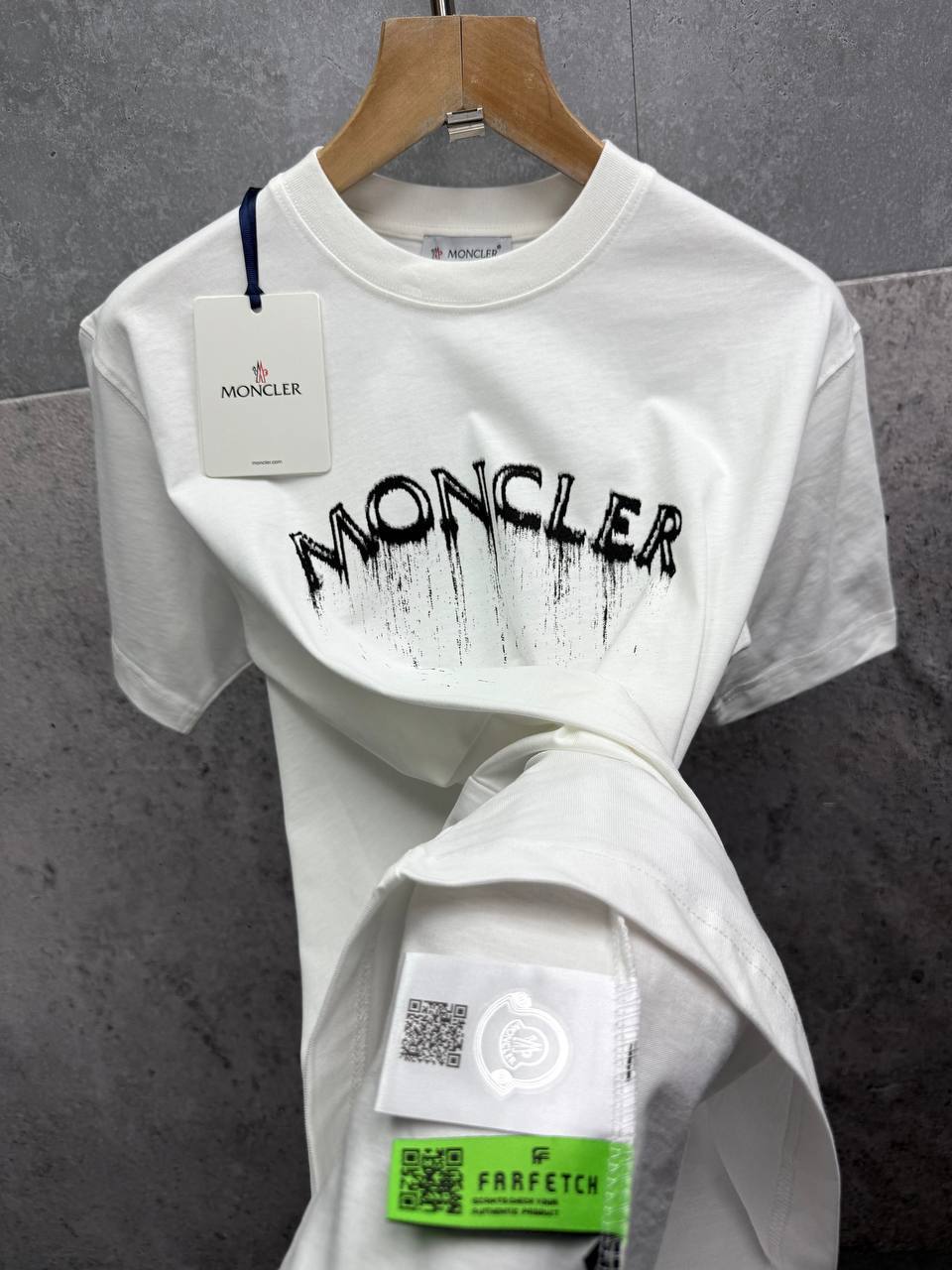 Moncler Spray Arch Logo Men's Women's T-Shirts in 2 Colors Reps UK Best Quality AAA Replica