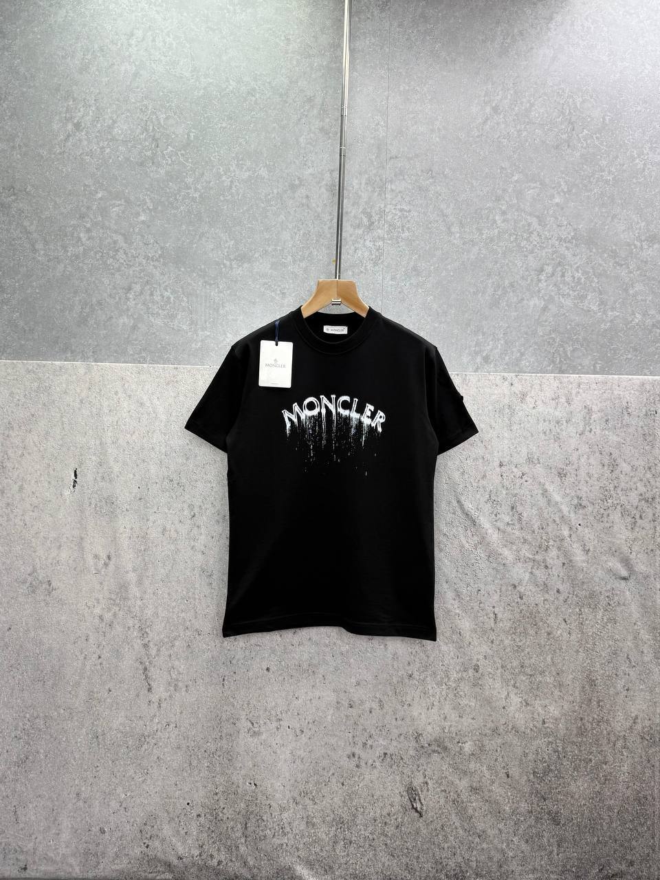 Moncler Spray Arch Logo Men's Women's T-Shirts in 2 Colors Reps UK Best Quality AAA Replica