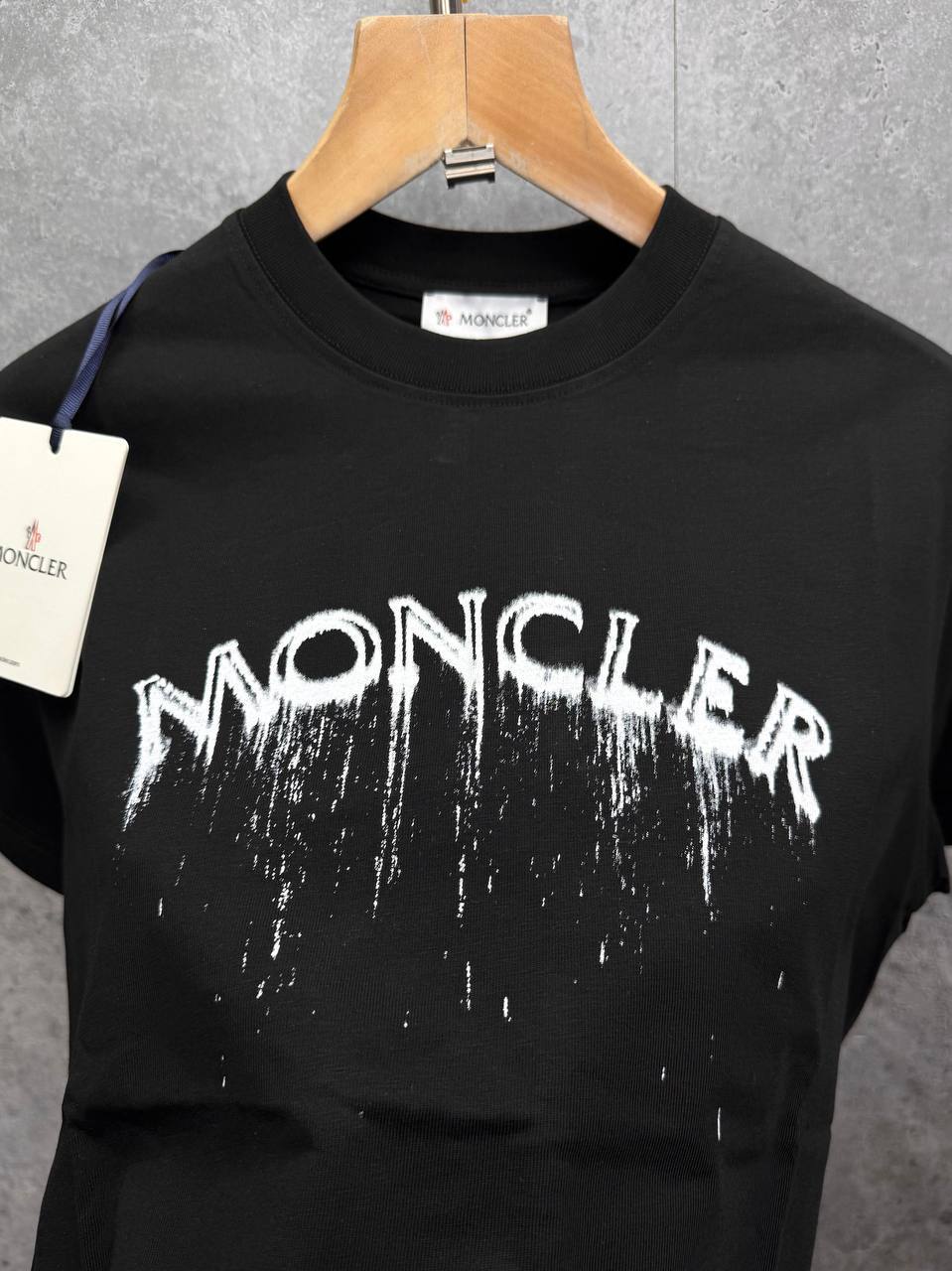 Moncler Spray Arch Logo Men's Women's T-Shirts in 2 Colors Reps UK Best Quality AAA Replica